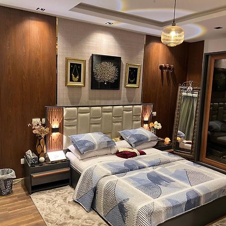 شقه مفروشه فاخره بالقاهره الجديده Lejlighed New Cairo Eksteriør billede